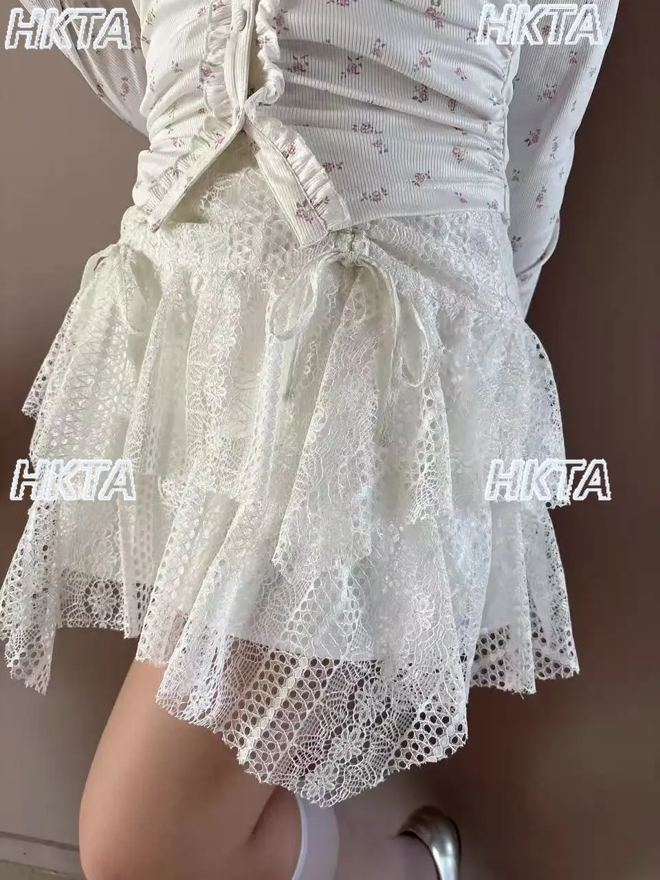 日本のロリータ風秋ハイウエストアシンメトリーイレギュラーレース黒スカート女性用スイートクール万能ボウタイケーキショートスカート