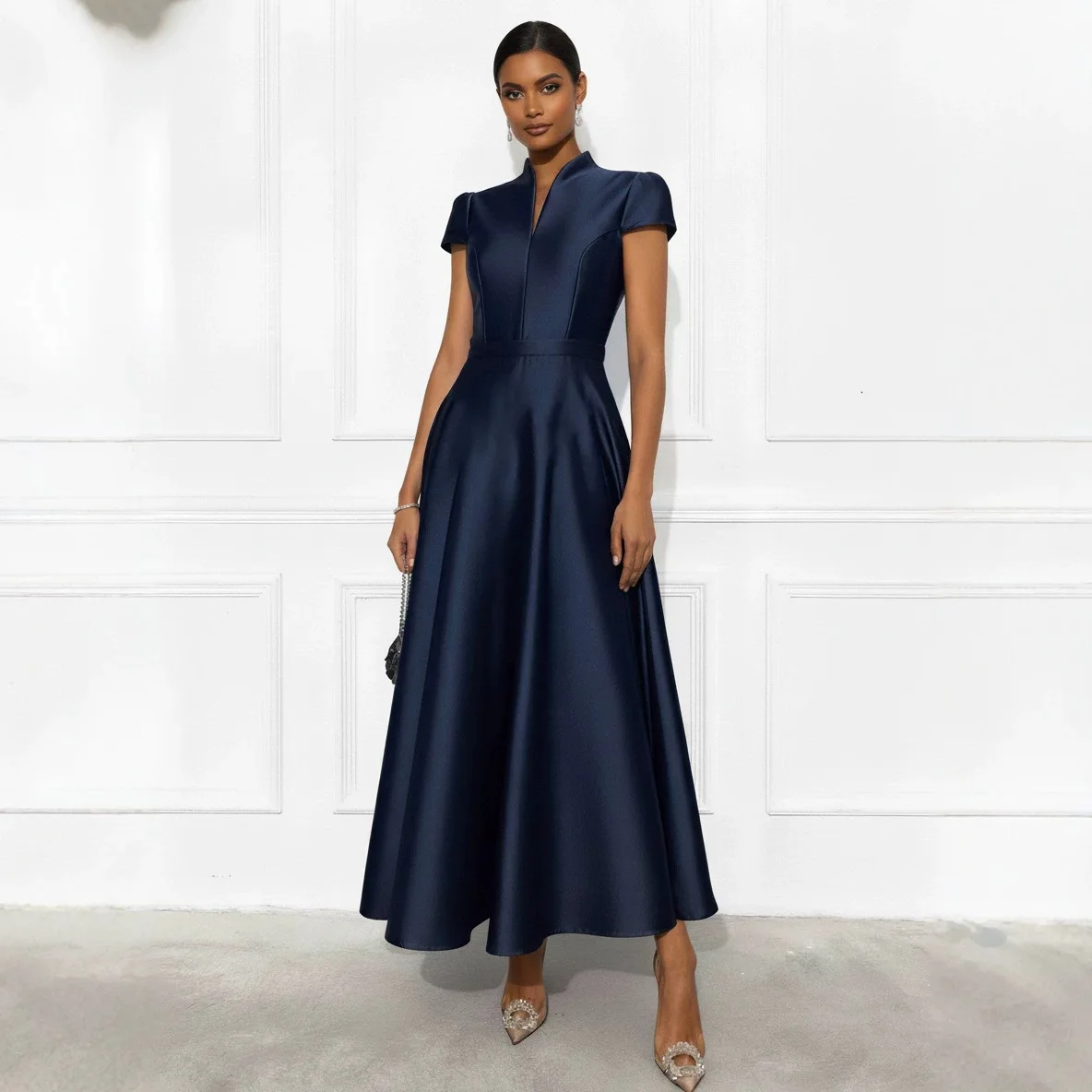 2026 Sommer Neue Elegante Damen-Abendkleider Einfarbig V-Ausschnitt Ärmellos Schmal Geschnitten Hohe Taille A-Linie Plissierte Partykleider