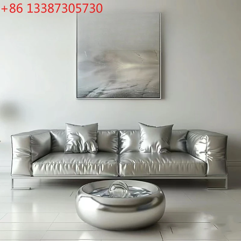 

Минималистичный нишевый студийный магазин будущего в стиле панк, вестибюль, серебряный перламутровый кожаный диван