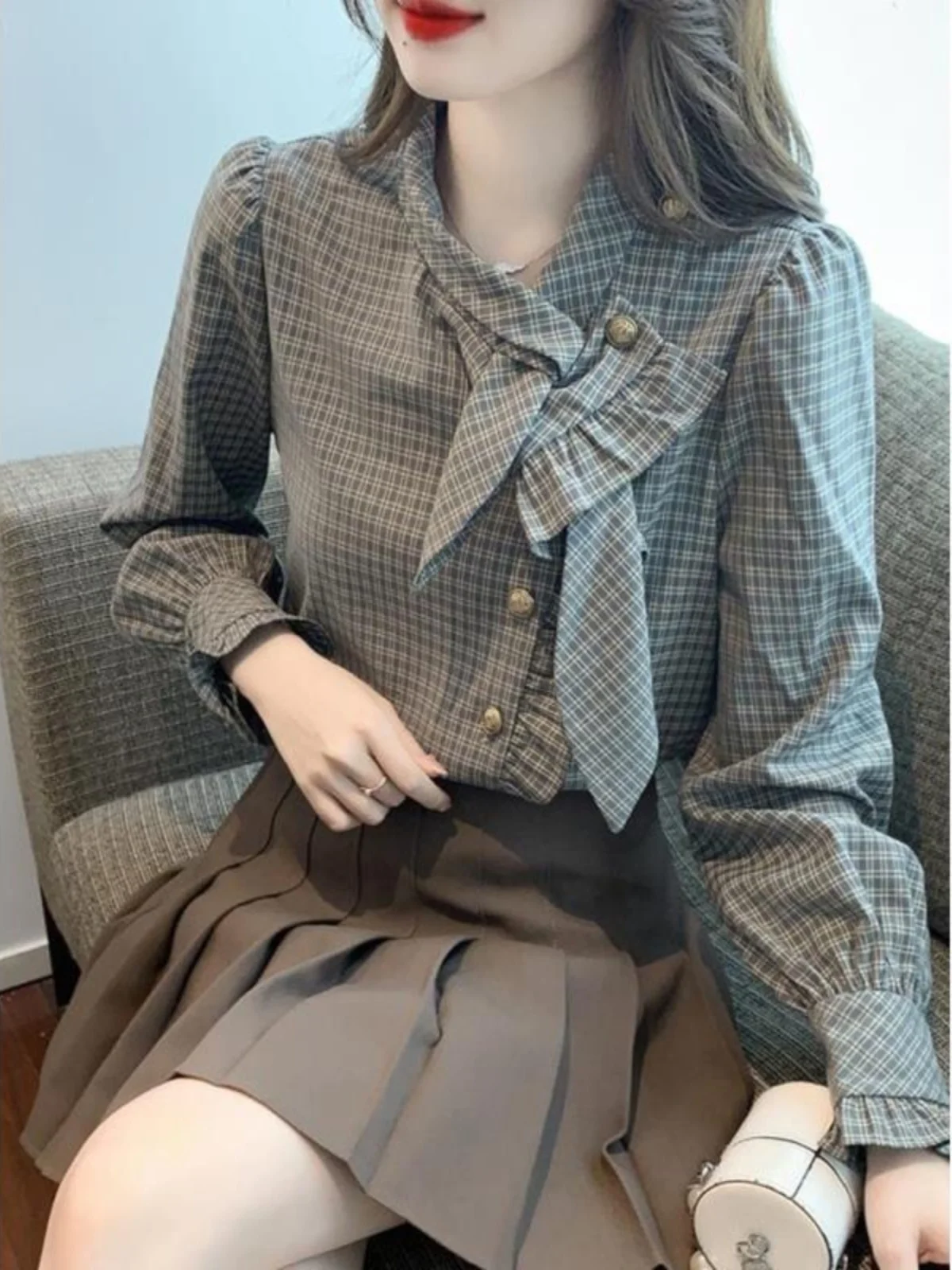 camisa-feminina-de-manga-longa-novo-estilo-outono-2026-com-design-exclusivo-bolso-folha-de-lotus-e-lenco-estilo-executivo