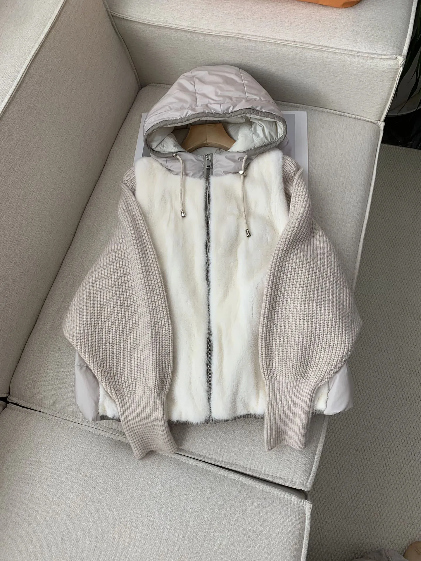 Autumn And Winter New Knitted Light Luxury Mink Patchwork Hooded Goose Down Jacket For Women