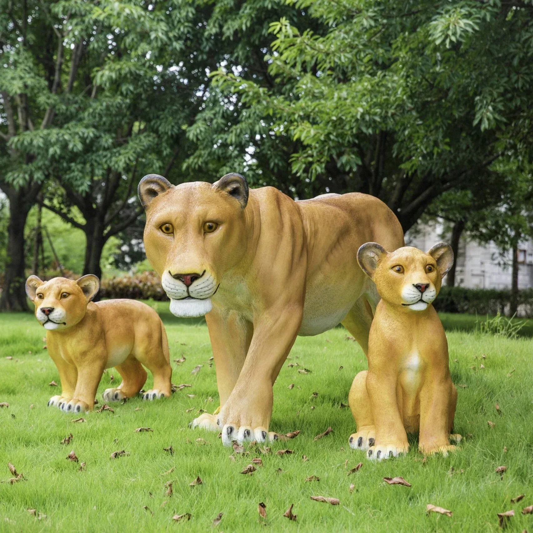

Garden Ornament Outdoor Resin Crafts Fiberglass Lion Statue for Zoo Decoration To Create An Eye-catching Scene.