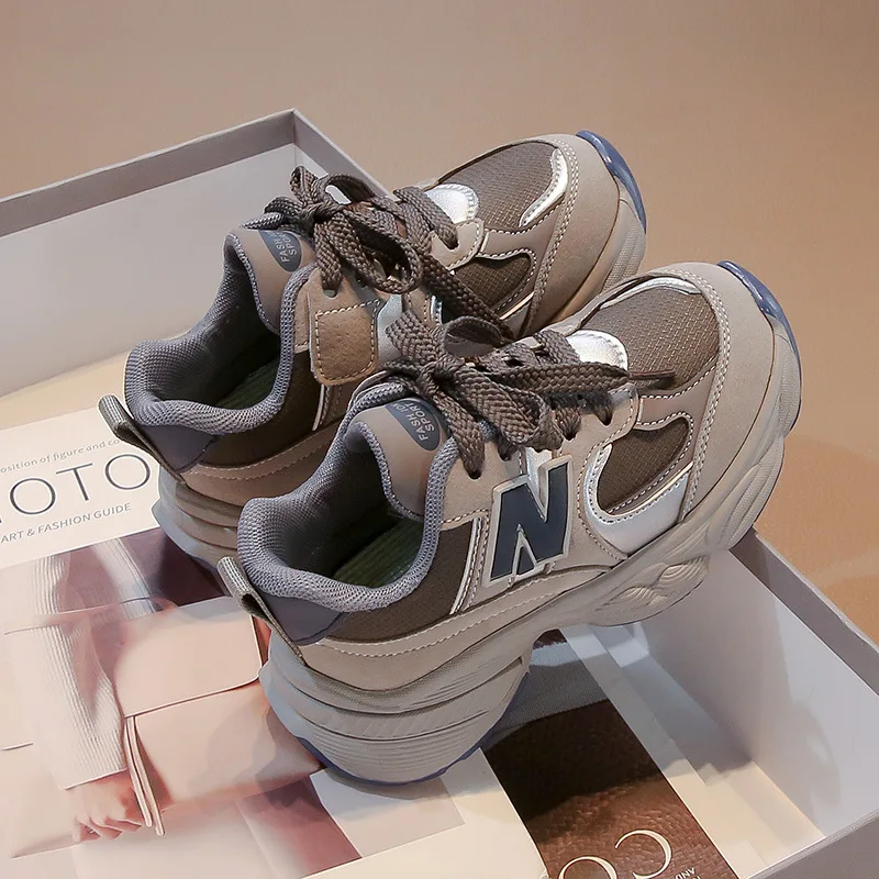 

Children's Spring New Sports Shoes 2025 Fashionable Running Shoes with Soft Bottom and Versatile Leather Surface