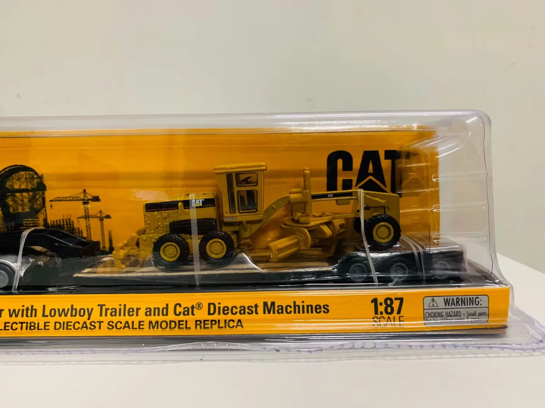 4 kleuren! DM Semi Tractor Met L0wb0y Trailer & 163H Motor Grader DieCast Machines 1/87 DieCast Masters 84414 Gift Model