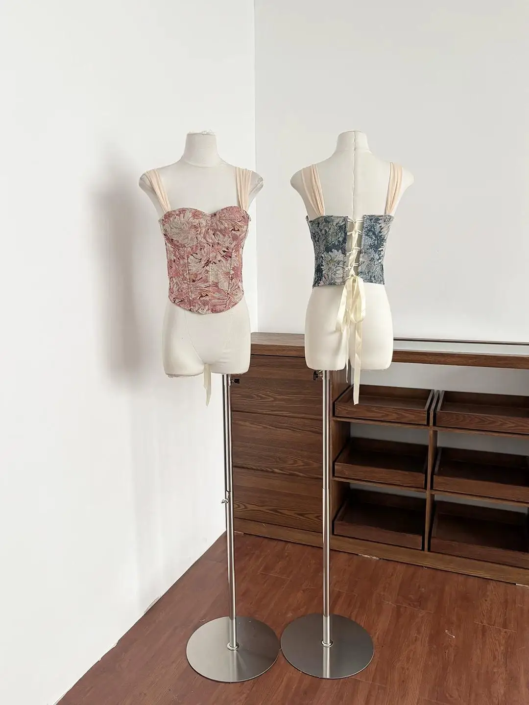 French Floral Jacquard Sling Vest Women Wear Summer Straps Backless Slim Slim Spice Girl Vacation Top