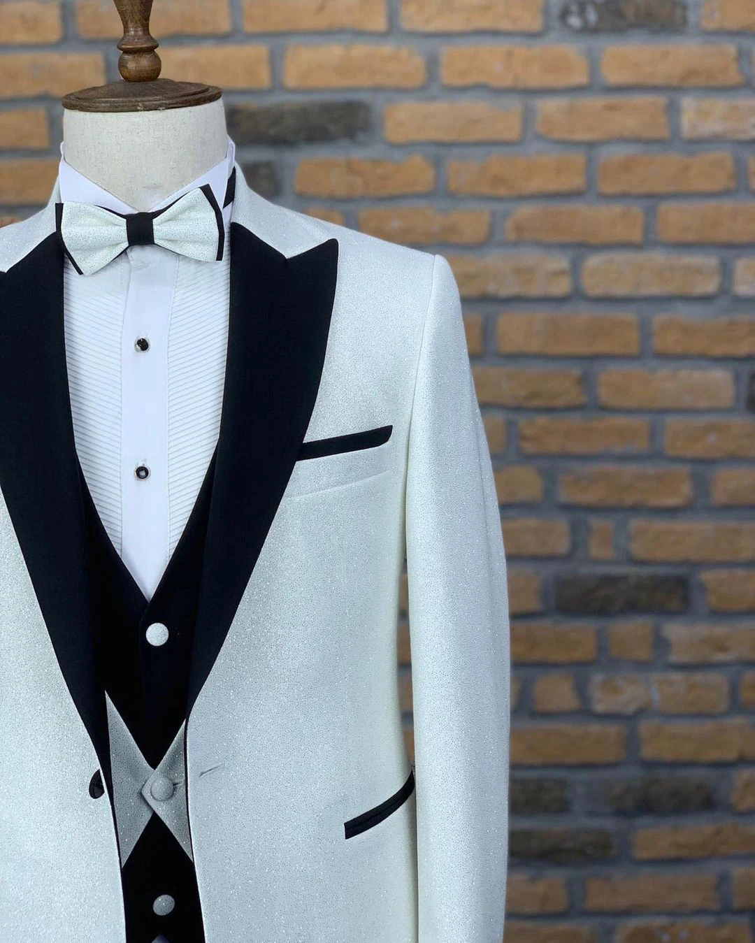 Latest Design Men Suits Tailor-Made Tuxedo Three-Pieces Jacket Vest and Pants Wedding Party Singer Groom Twill Costume