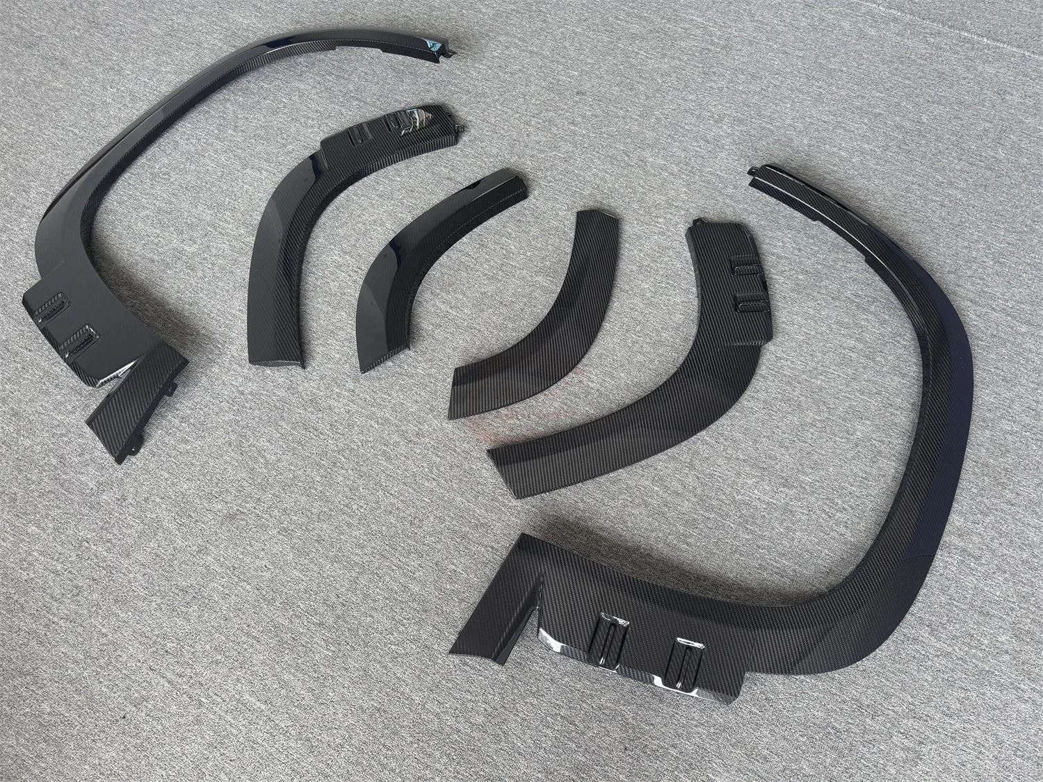 High-quality LD Style Dry Carbon Fiber Wide-body Wheel Eyebrow Front Wheel Eyebrow Rear Wheel Eyebrow for BMW XM G09