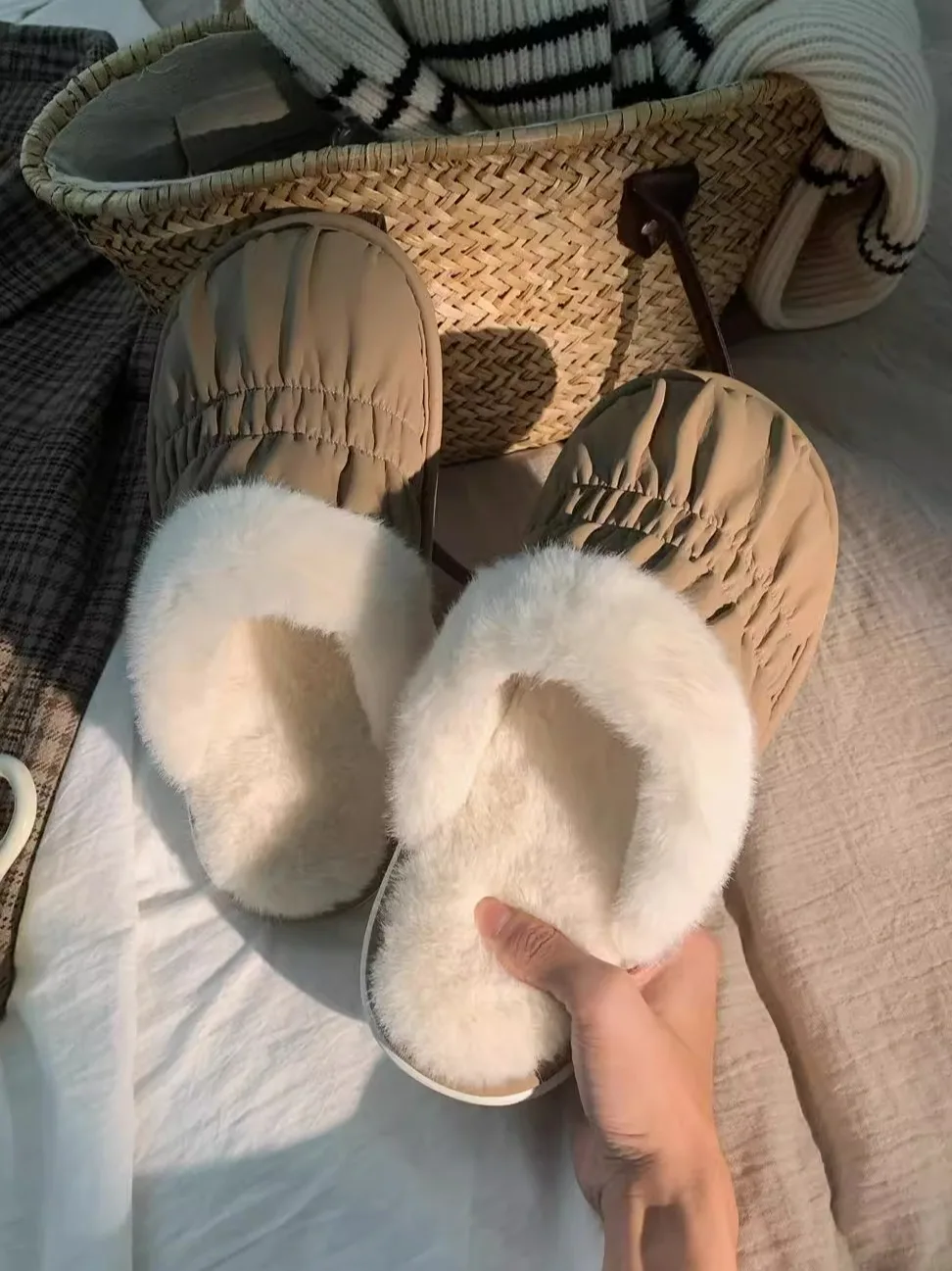 Pantoufles de maison plissées pour hommes et femmes, chaussures en coton, chaudes et en peluche, pantoufles d'intérieur décontractées, pantoufles pour couples, hiver