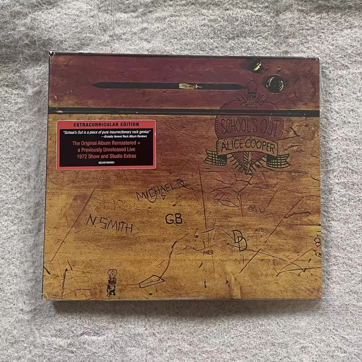 

Alice Cooper School's Out Extracurricular Edition CD | Remastered Album + Unreleased 1972 Live & Studio Extras | Glam Hard Rock