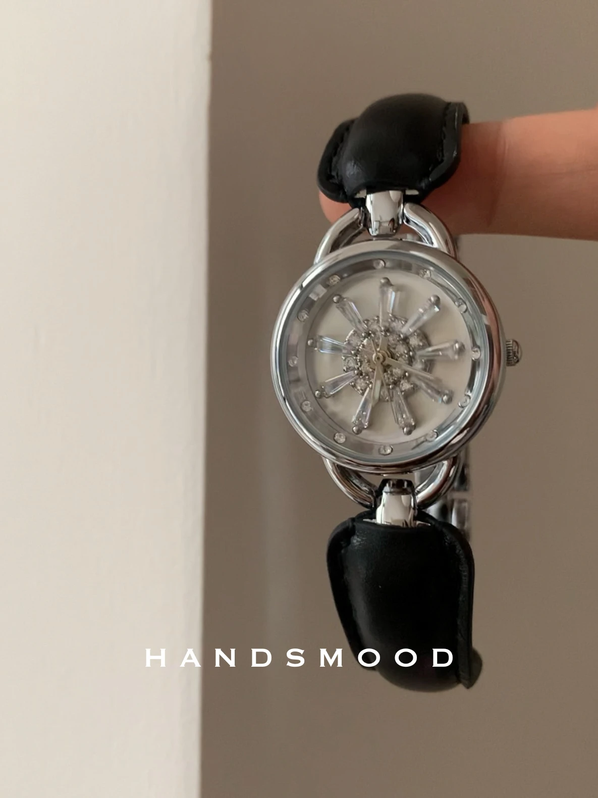 Orologio da donna elegante, lussuoso braccialetto in pelle con zirconi a forma di fiocco di neve, orologio al quarzo da donna alla moda, regali per le donne