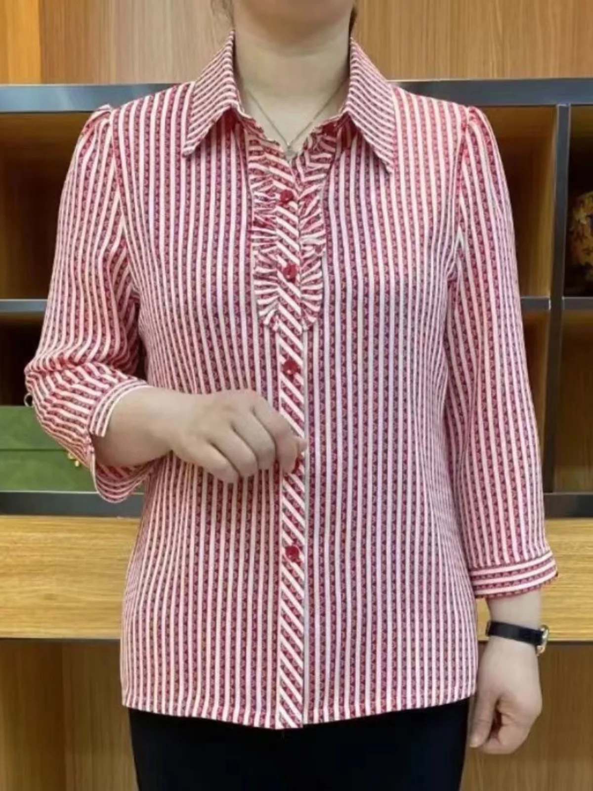 

Faionable Vertical Stripe Collar Casual irt Women's Mid-aged And ly Clothing Ele Simple And Generous