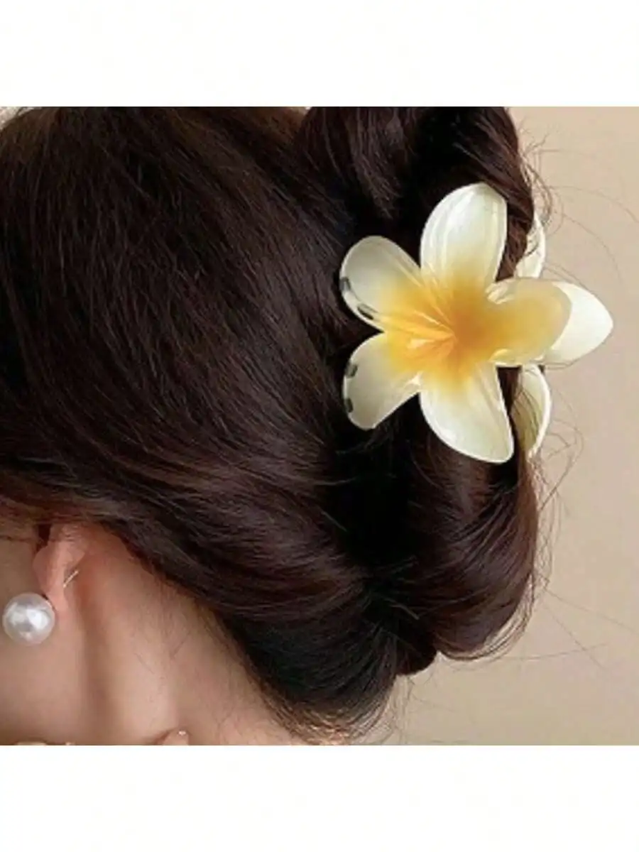 

Yellow gradient chrysanthemum unique and fresh hair clip, half tied low ponytail hair clip at the back of the head