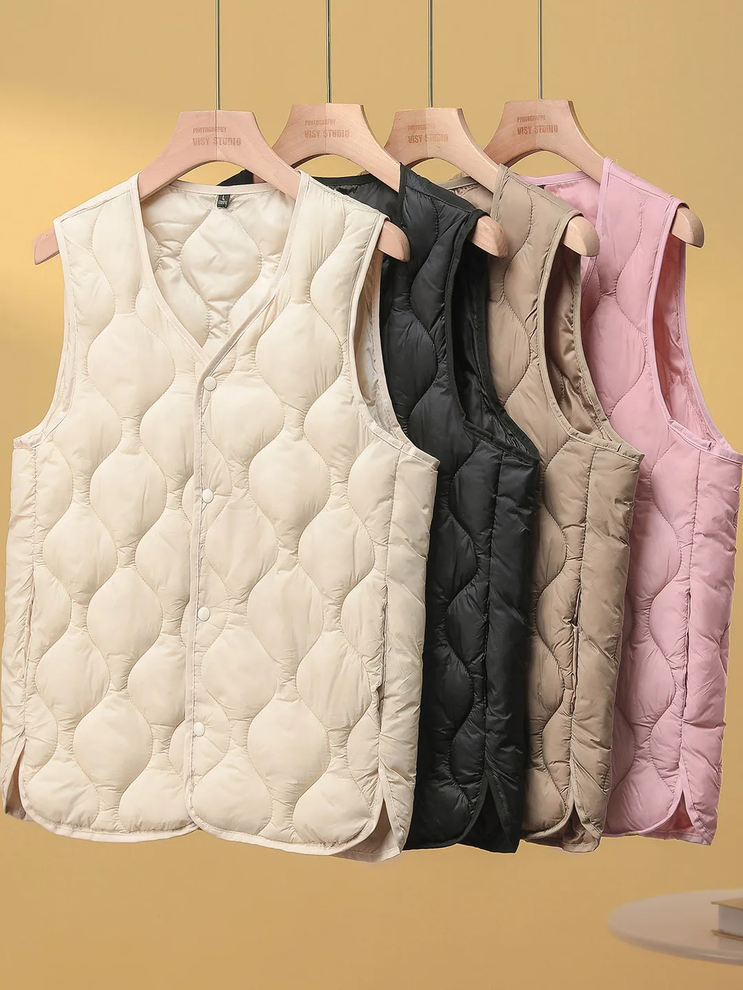 

New 2025 Women's Lightweight down Vest Cloud Casual Faion V-Ne Vest Polyester Fiber Inner Svel Regular Fit Cotton