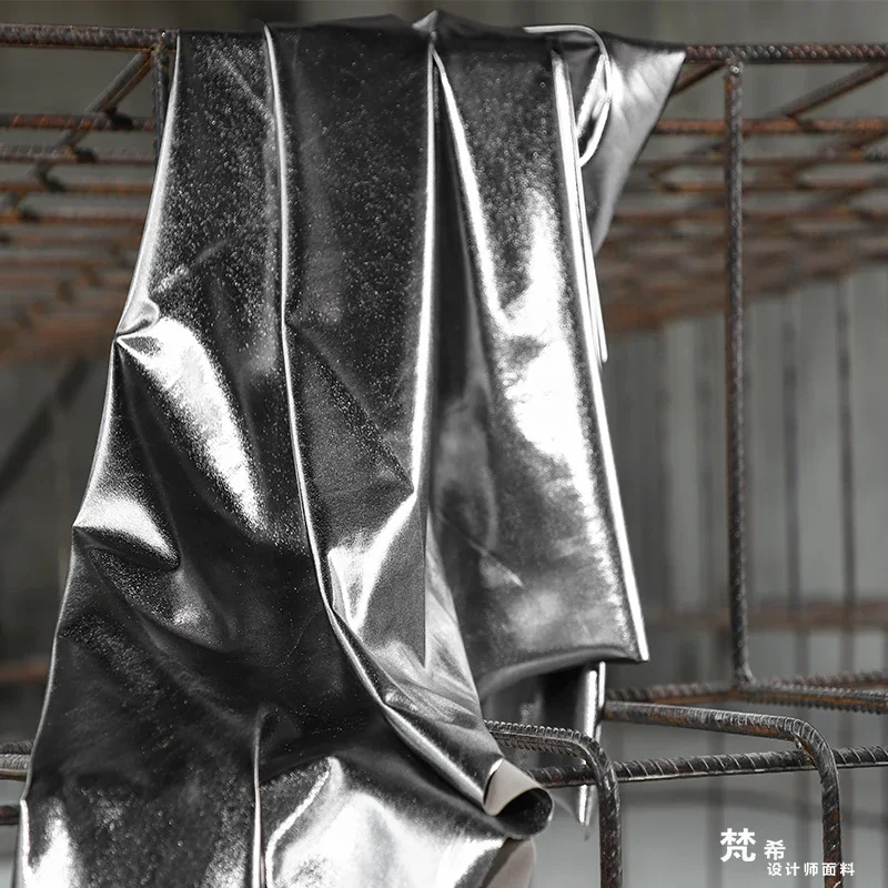 ผ้าถักนิตติ้งเคลือบพื้นผิวกระจกสีดำมันวาวนุ่มหนังเทียม TPU แบบดีไซน์เนอร์