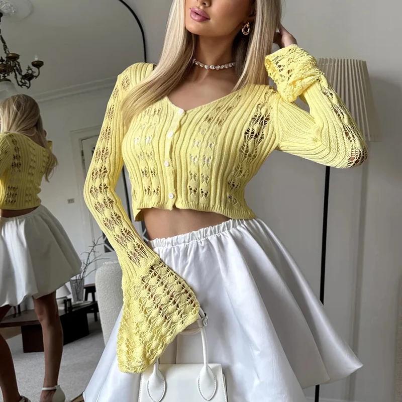 เสื้อสเวตเตอร์ครอปสปริง 2026 สำหรับผู้หญิง ถักนิตติ้ง แขนยาว คอวี เซ็กซี่ เสื้อสเวตเตอร์ท็อปส์ สตรีทแวร์ ทรงหลวม เสื้อคาร์ดิแกนสั้น เสื้อยืด