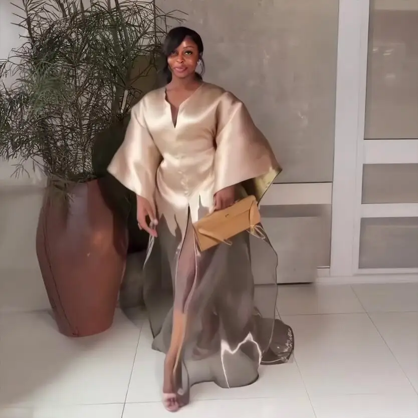 Lussuoso abito Boubou in tessuto per donna Abbigliamento africano alla moda con elegante coppia di decorazioni ricamate con lingerie di pizzo