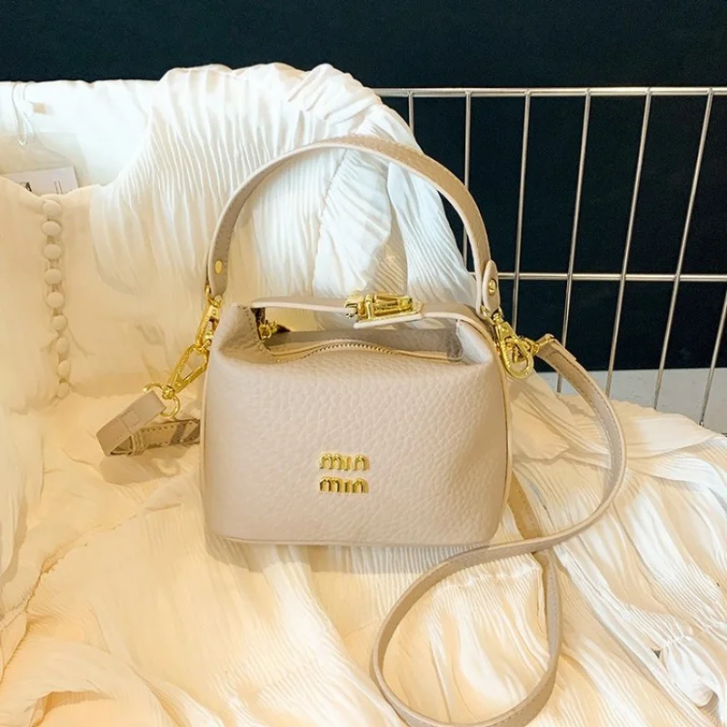 

Fashionable Canvas Crossbody Bag Women Letter Pattern Anti-Theft Pocket Lightweight Best-Selling Travel Bag​