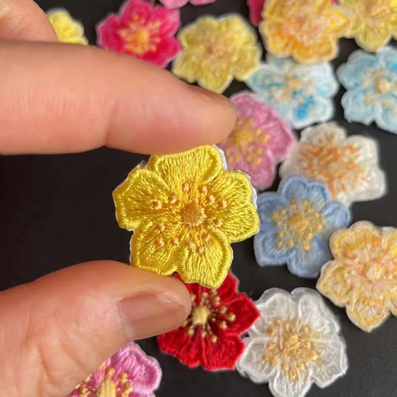 8 Stück, 3D-Blumen-Applikationen zum Aufbügeln, bestickte Patches, kleine florale Thermoklebefolien, DIY-Nähpatch für Jeans, Kleider – Detail 4