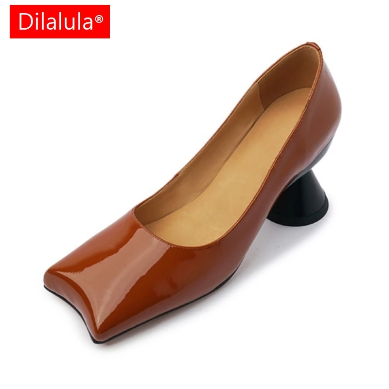 

Dilalula 2026, стильные туфли-лодочки из лакированной овчины, женские модельные туфли на мелком среднем странном каблуке, вечерние туфли для свиданий, женские модельные туфли-лодочки