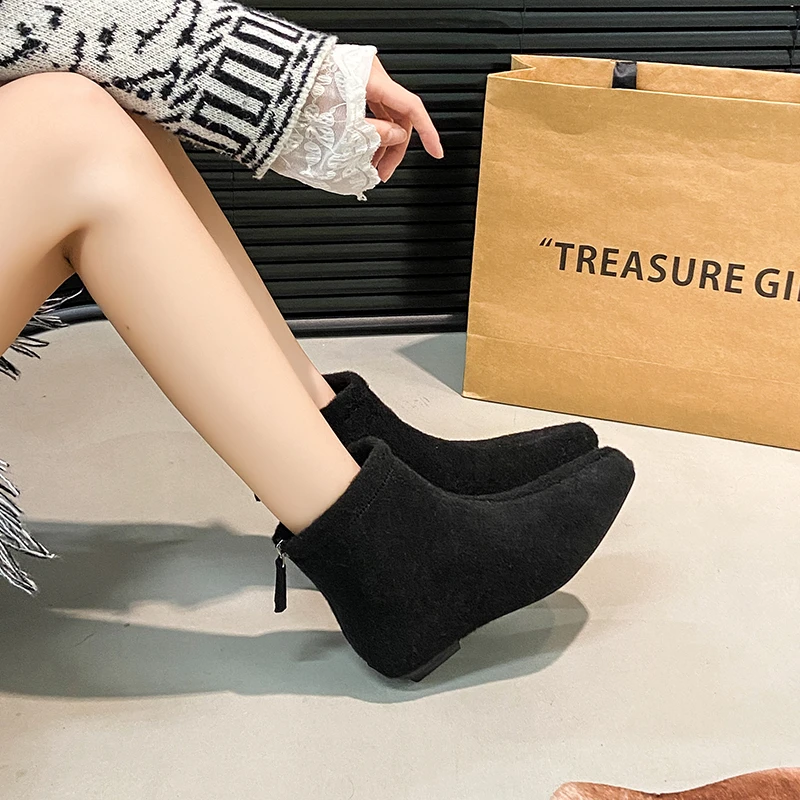 Suede Women Flats Ankle Boots Pointed Toe Designer Shoes 2025 Trend Fashion Winter Boots New Goth Cozy  Chelsea Botas Snow