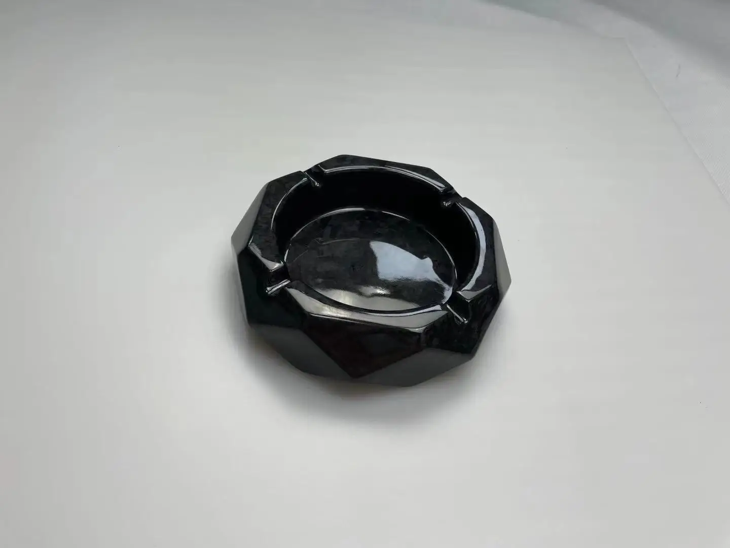 Factory direct sales of carbon fiber ashtray carbon steel dry carbon carbon appearance