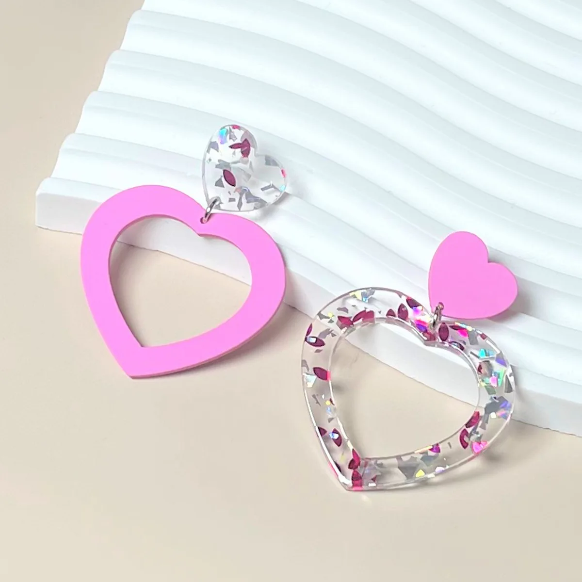 2023 New Valentine's Day Pink Love Acrylic Earrings Women Lacquered Asymmetric Temperament Transparent Earring Jewelry