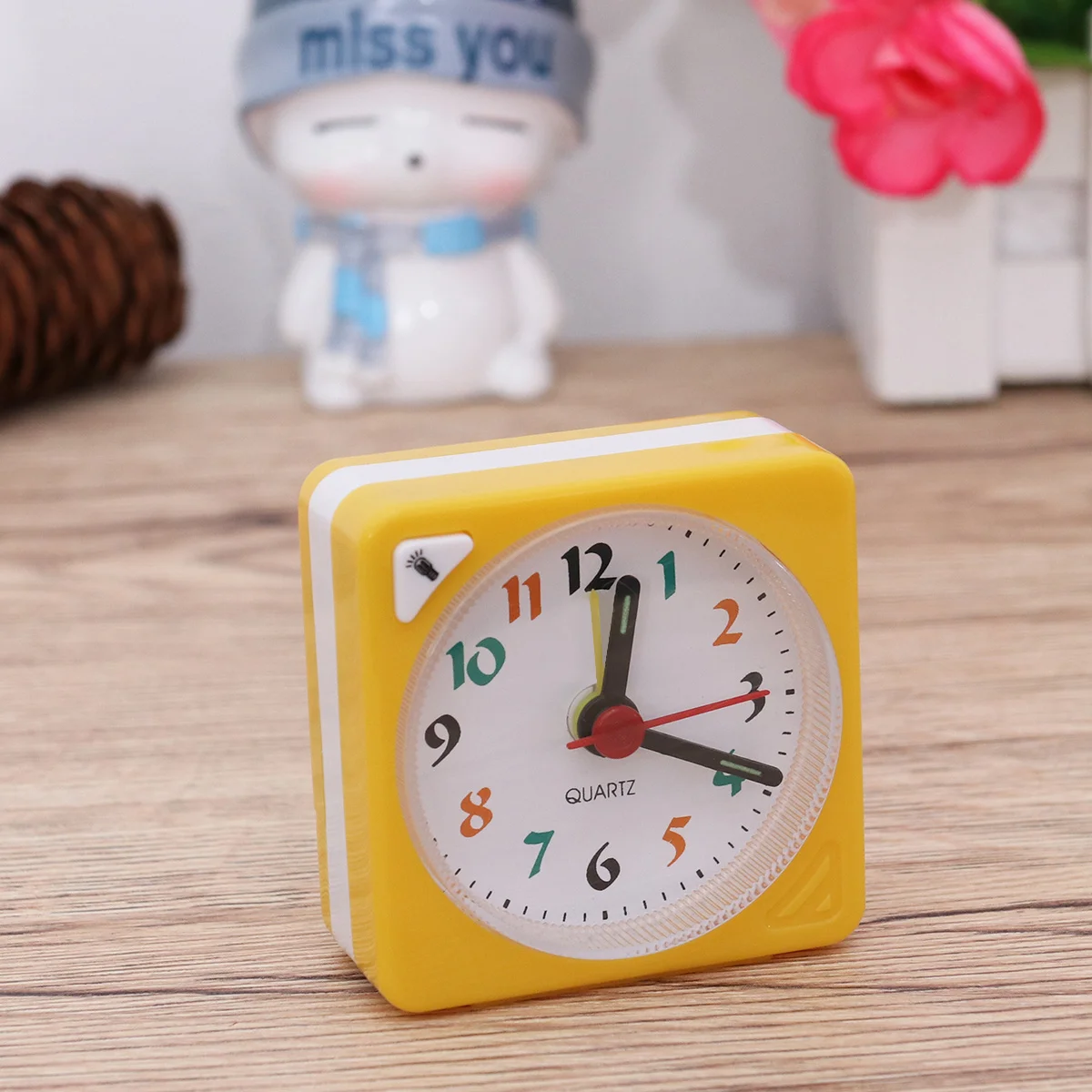 

Mini Plastic Quartz Alarm Clock Square Portable Lightweight Red Table Desk Clock Attractive Decoration Gift