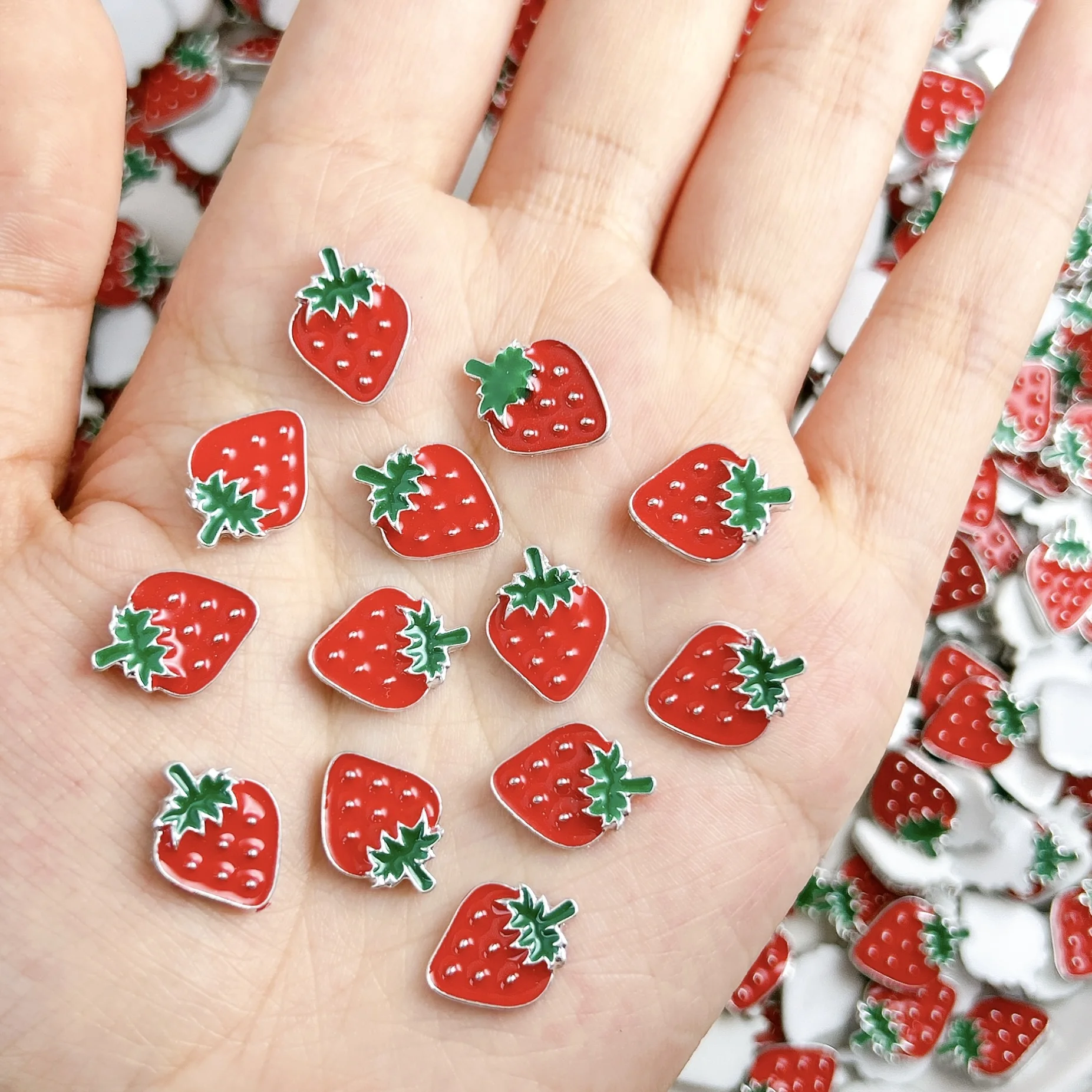 30 pçs adorável simulado morango liga encantos da arte do prego 3d criativo verão vermelho morango decorações de unhas diy grampo de cabelo unhas