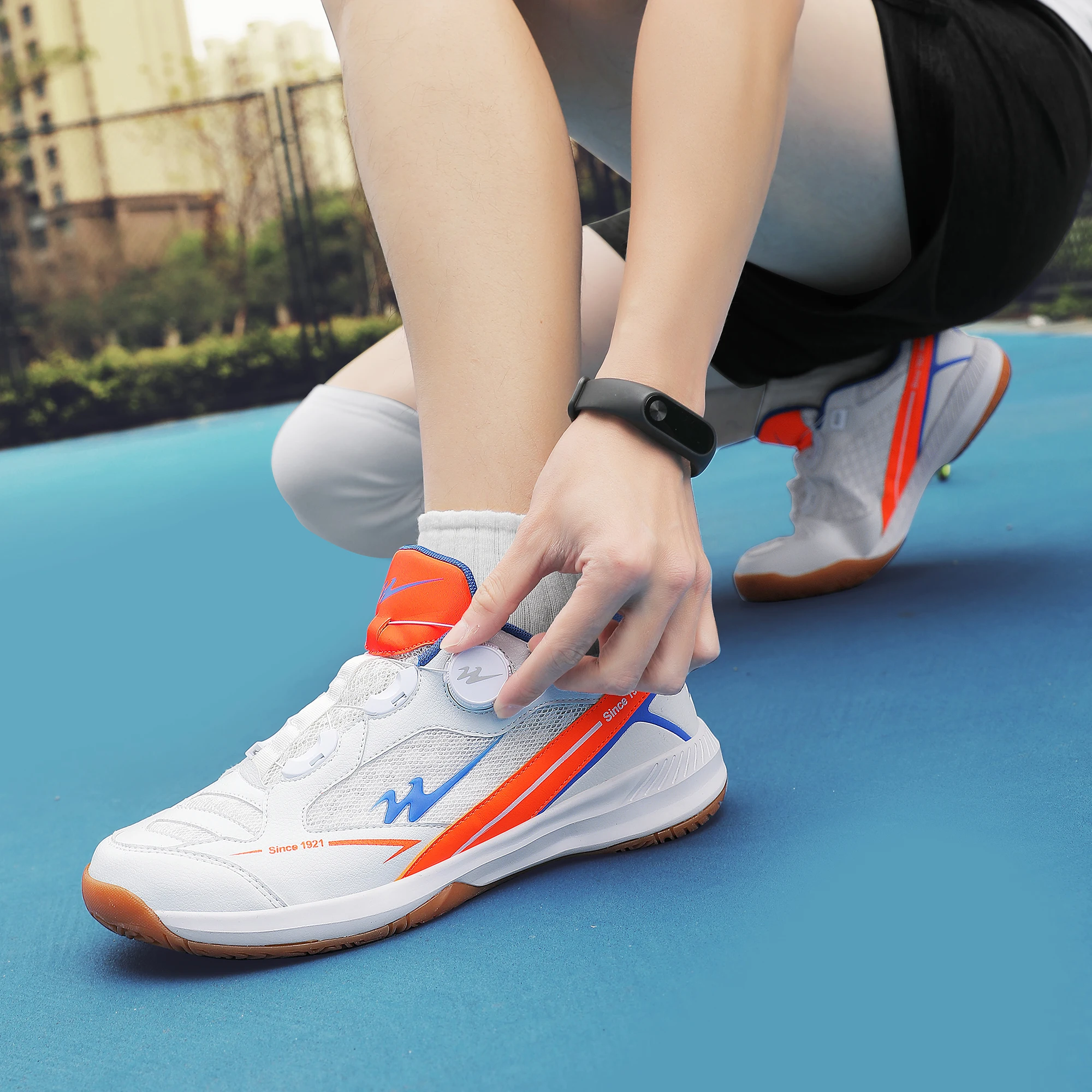 2026 Nueva marca de zapatos de bádminton, zapatos de voleibol profesionales para jóvenes, zapatos de tenis de mesa ligeros y transpirables para niños