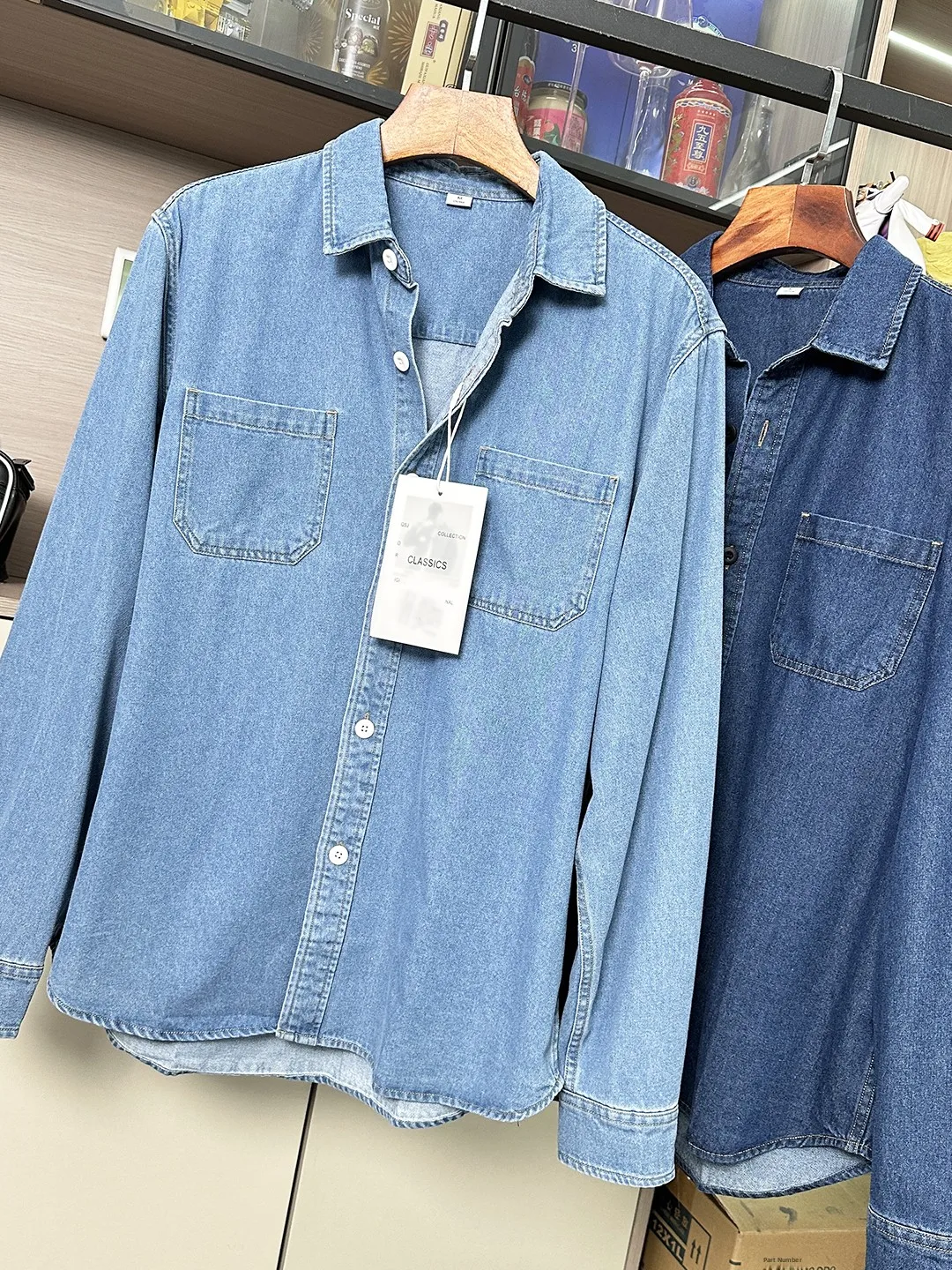 

Casual Long Sleeve Men's Denim Shirt Versatile Blue Outerwear for Couples Loose Fit All Seasons Classic Style Turn-down Collar