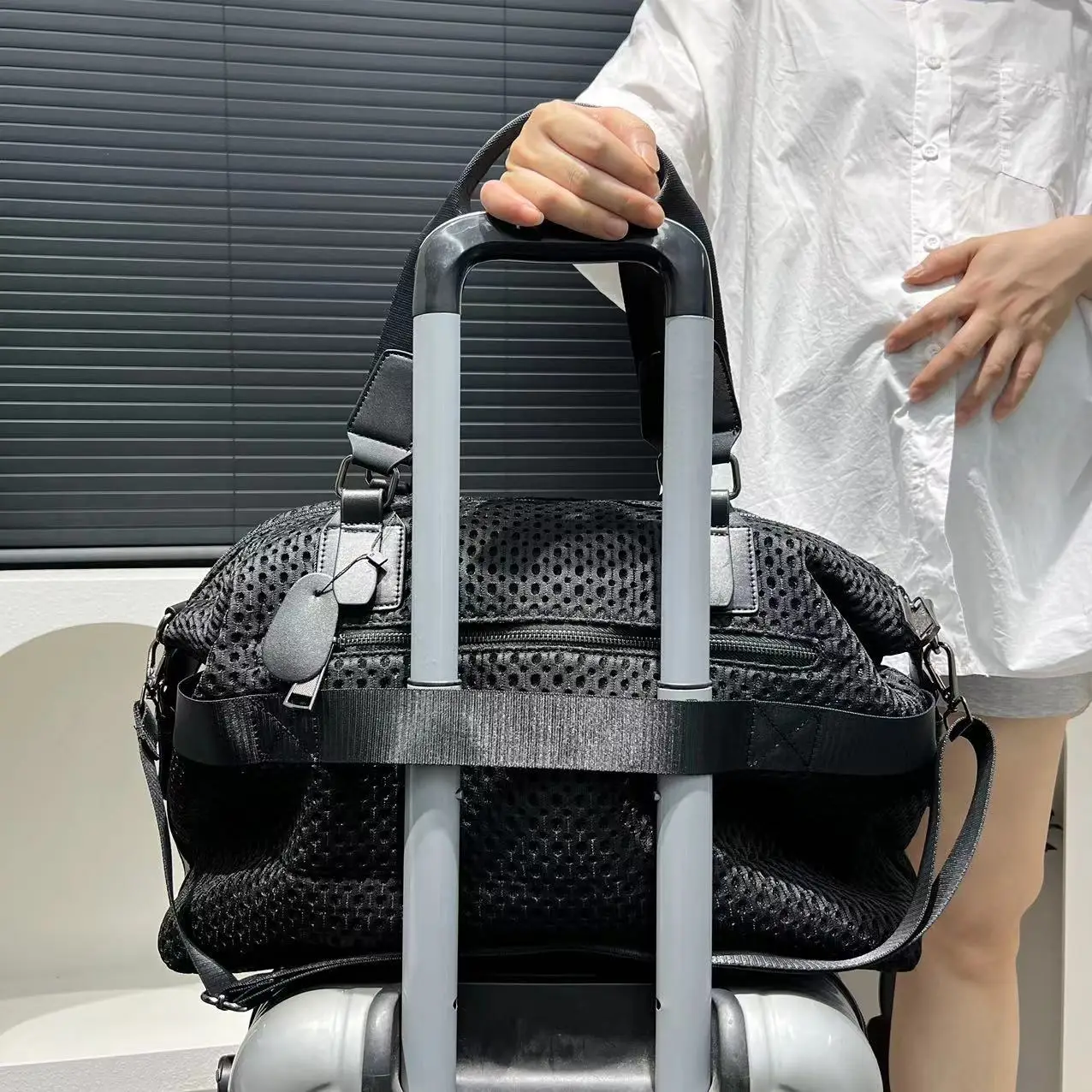 Alirattan 2026 حقيبة سفر جديدة بتصميم كاجوال بسيط من نسيج النايلون الشبكي حقيبة كروس بكتف واحد #2
