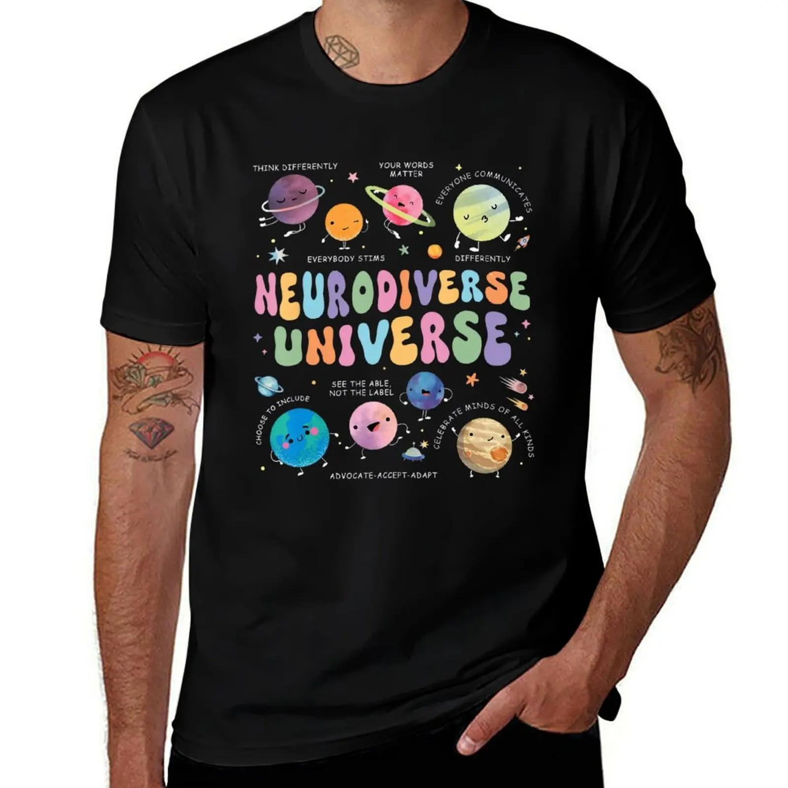 T-shirt de sport à haute élasticité Neurodiverse Universe, pour la sensibilisation à l'autisme, comprenant le message « Comprendre, Accepter, Aimer »
