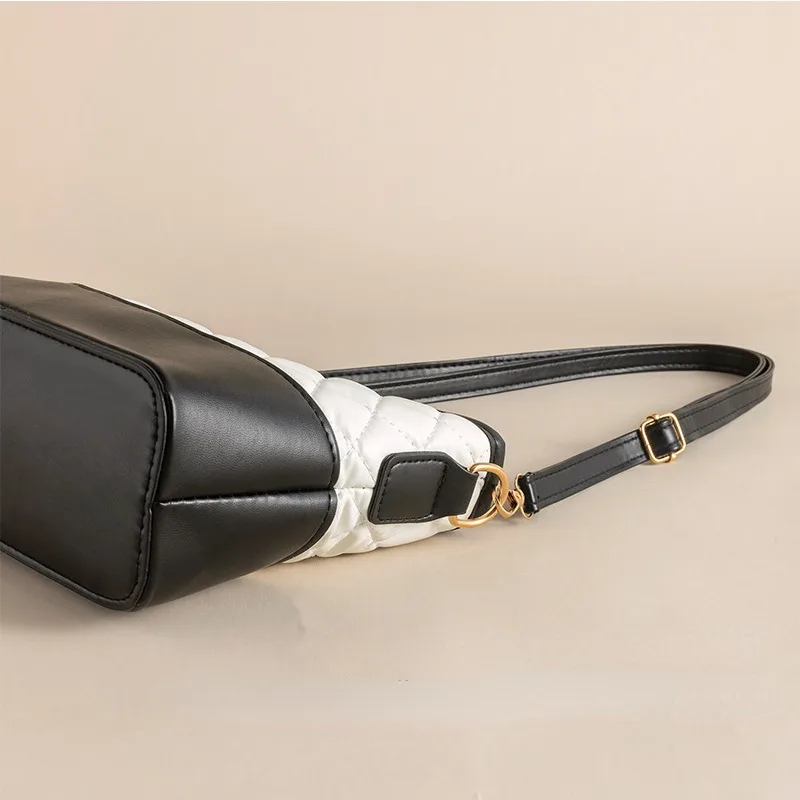 2023 New Black White Mixed Colors Diamond Lattice Fashion Trend All-match Daily Commuter Square PU Crossbody Bag Large Capacity