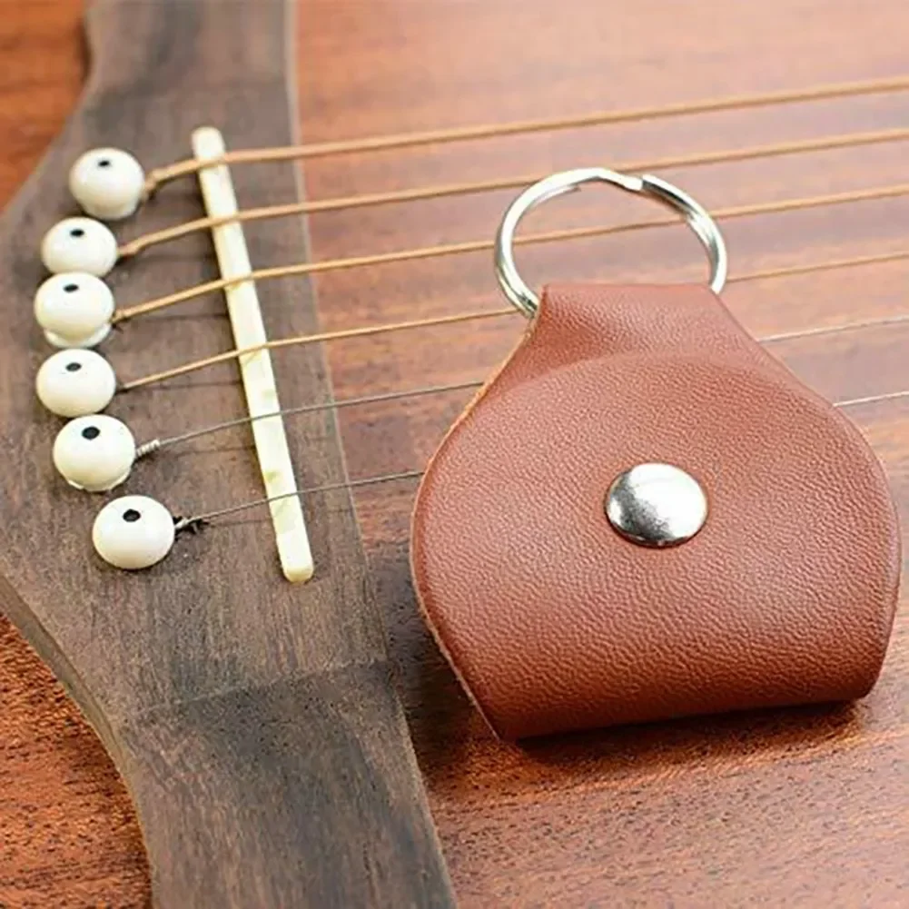 Soporte para púas de guitarra, estuche para púas, paquete de 6, llavero de cuero, fundas para púas, banco mediano, cuero de vaca, 1-3 uds. De púas