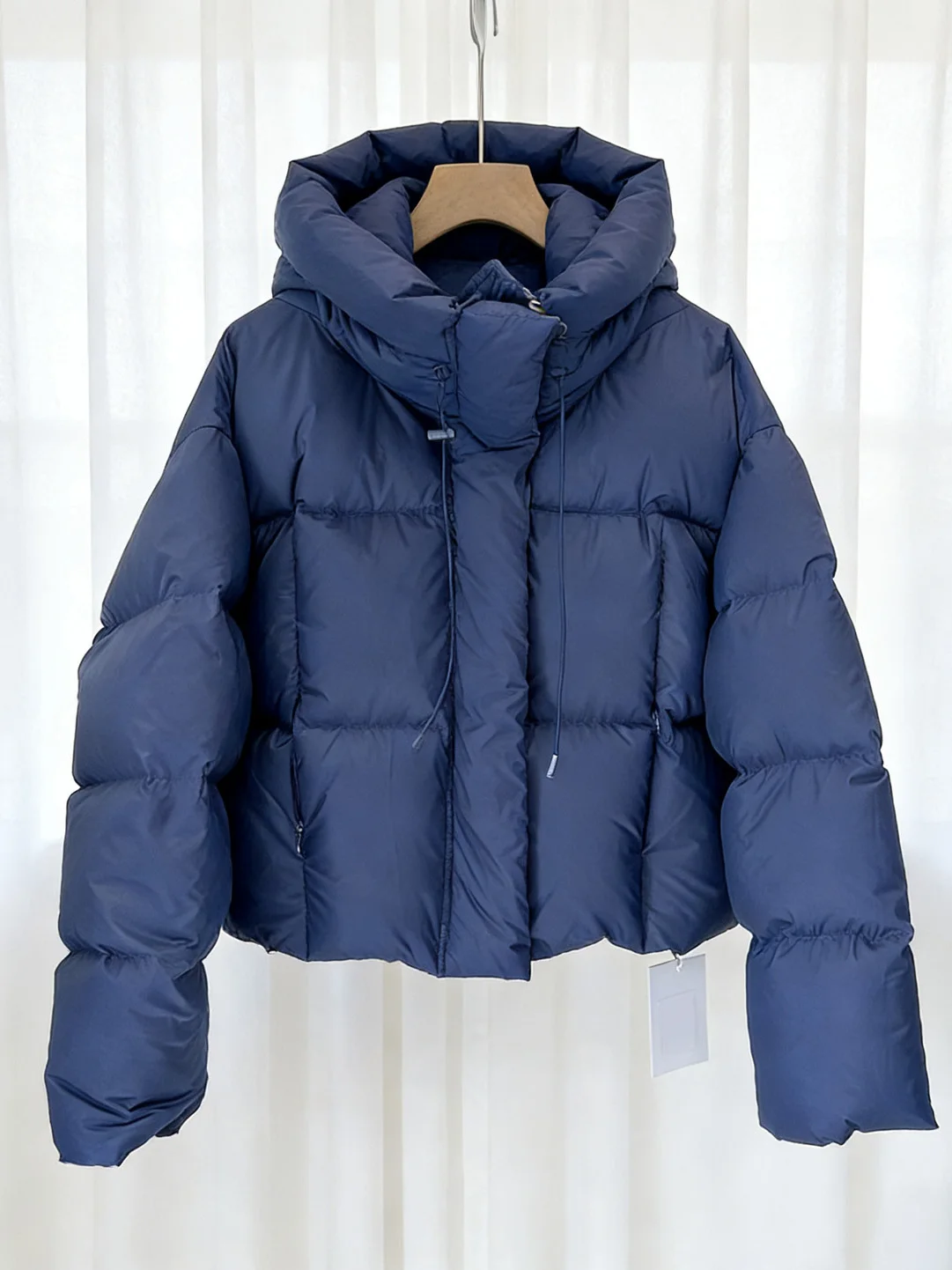 

Модная женская зимняя куртка с капюшоном из хлопка, новинка 2025 года, повседневная, универсальная, теплая, в стиле «пуховик», популярная корейская модель свободного кроя на молнии