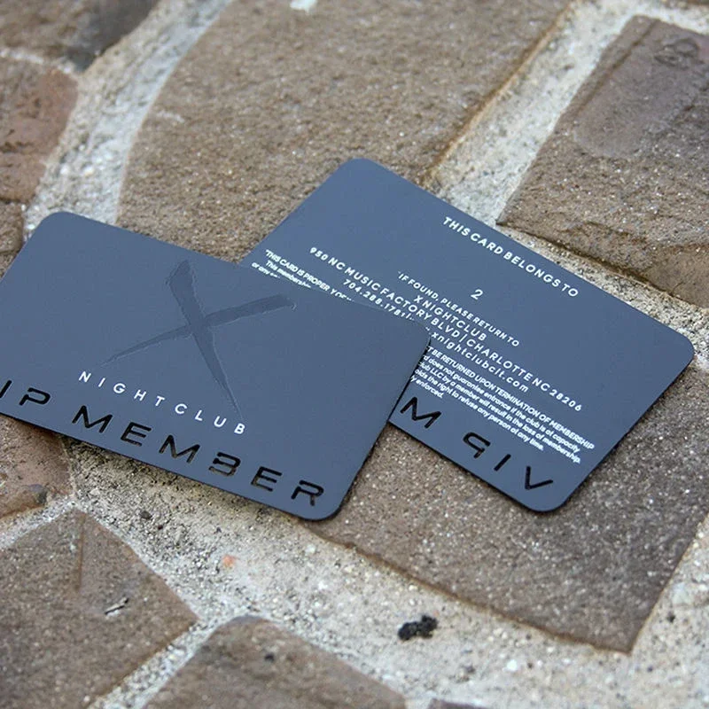 بطاقة عمل معدنية سوداء غير لامعة فاخرة محفورة بشعار فارغ من الفولاذ المقاوم للصدأ بطاقة VIP للعضوية