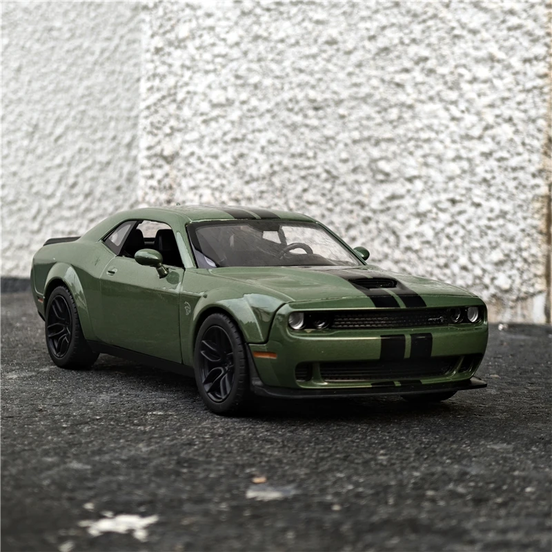 1/24 DODGE Challenger Hellcat SRT Alloy Sports Car Model Diecasts Metal Simulation Race Car Model Collection Childrens Toys Gift