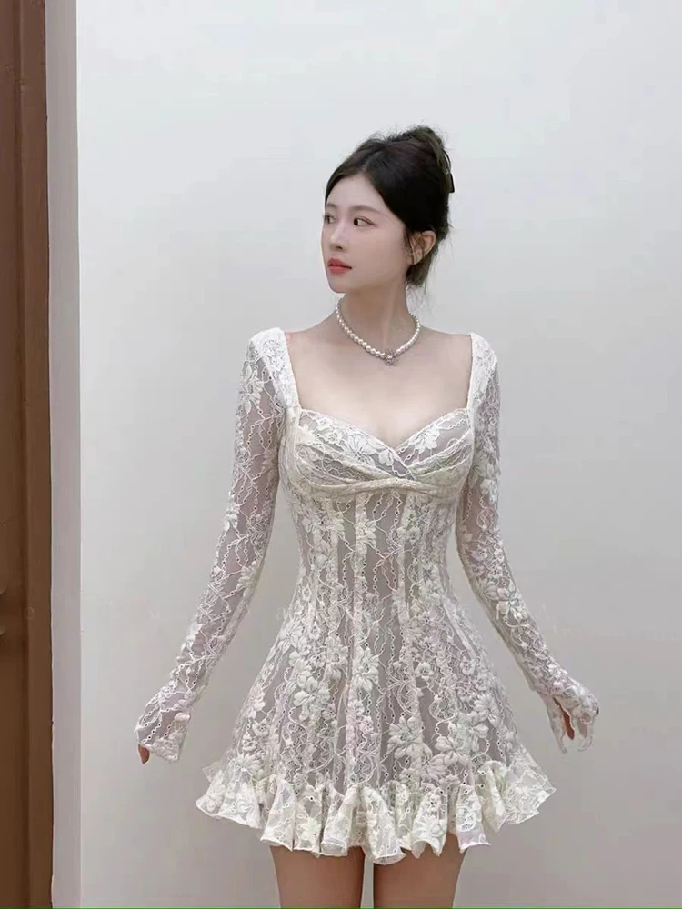 Eleganckie haftowane koronkowe sukienki bez pleców Wiosna Kobiety Dekolt w szpic Rękawy w kształcie liści lotosu Krótka sukienka Letnia mini sukienka z wysokim stanem i zamkiem błyskawicznym