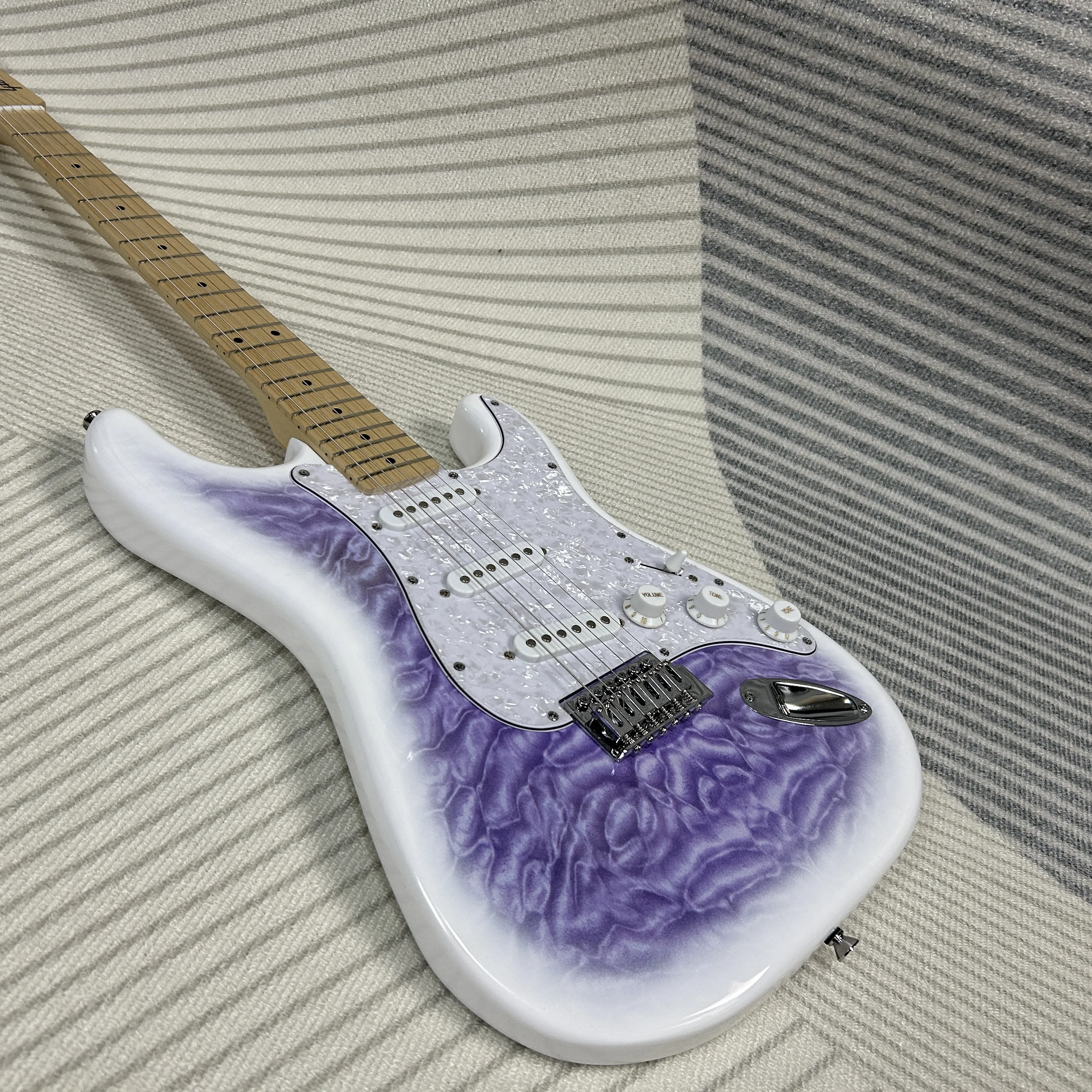 กีตาร์ไฟฟ้า Gleeson St รุ่น Hot Sale สีขาวและม่วงลายไม้ฟลาม คอเมเปิล ตัวไม้มะฮอกกานี
