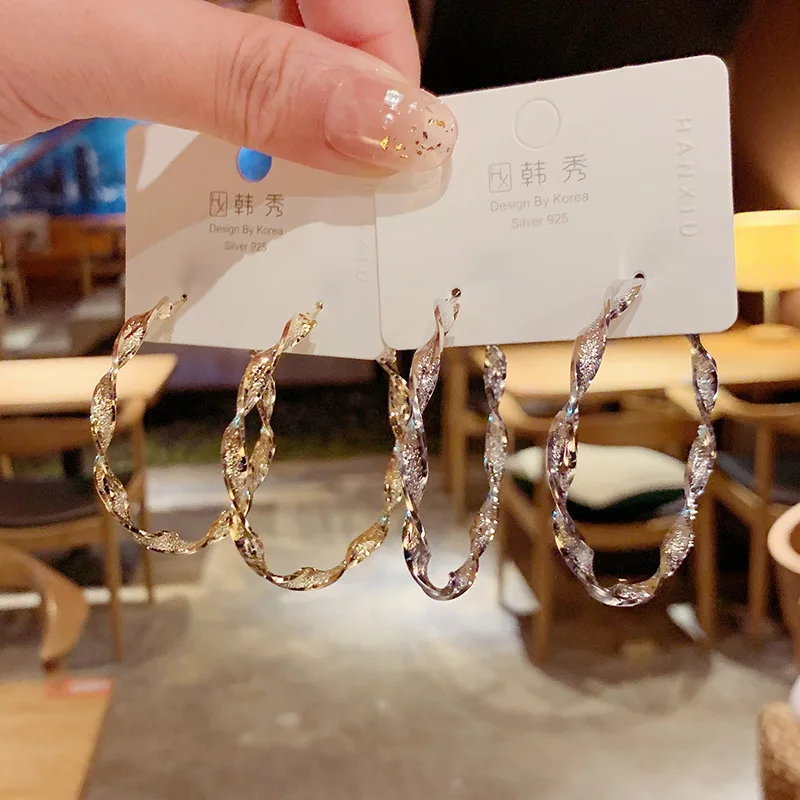 Korea Metallic Fashion Twisted Wave Large Circle Earrigns boucles d’oreilles y2k High Sense Earrings Trendy Round Hoop Jewelry