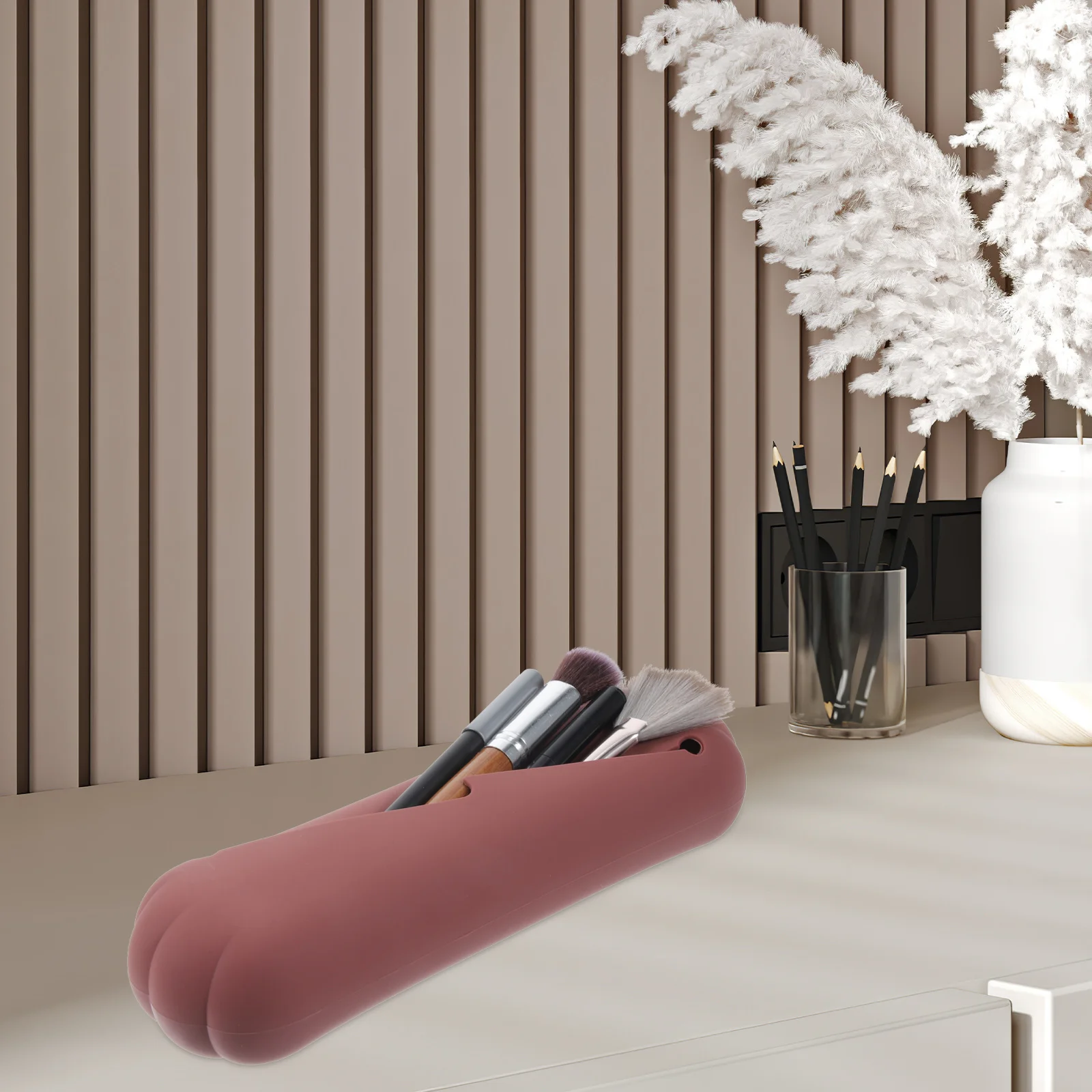 

Travel Silicone Makeup Brush Holder Portable Makeup Tool Organizer Lightweight Brush Case Durable Scratch Resistant