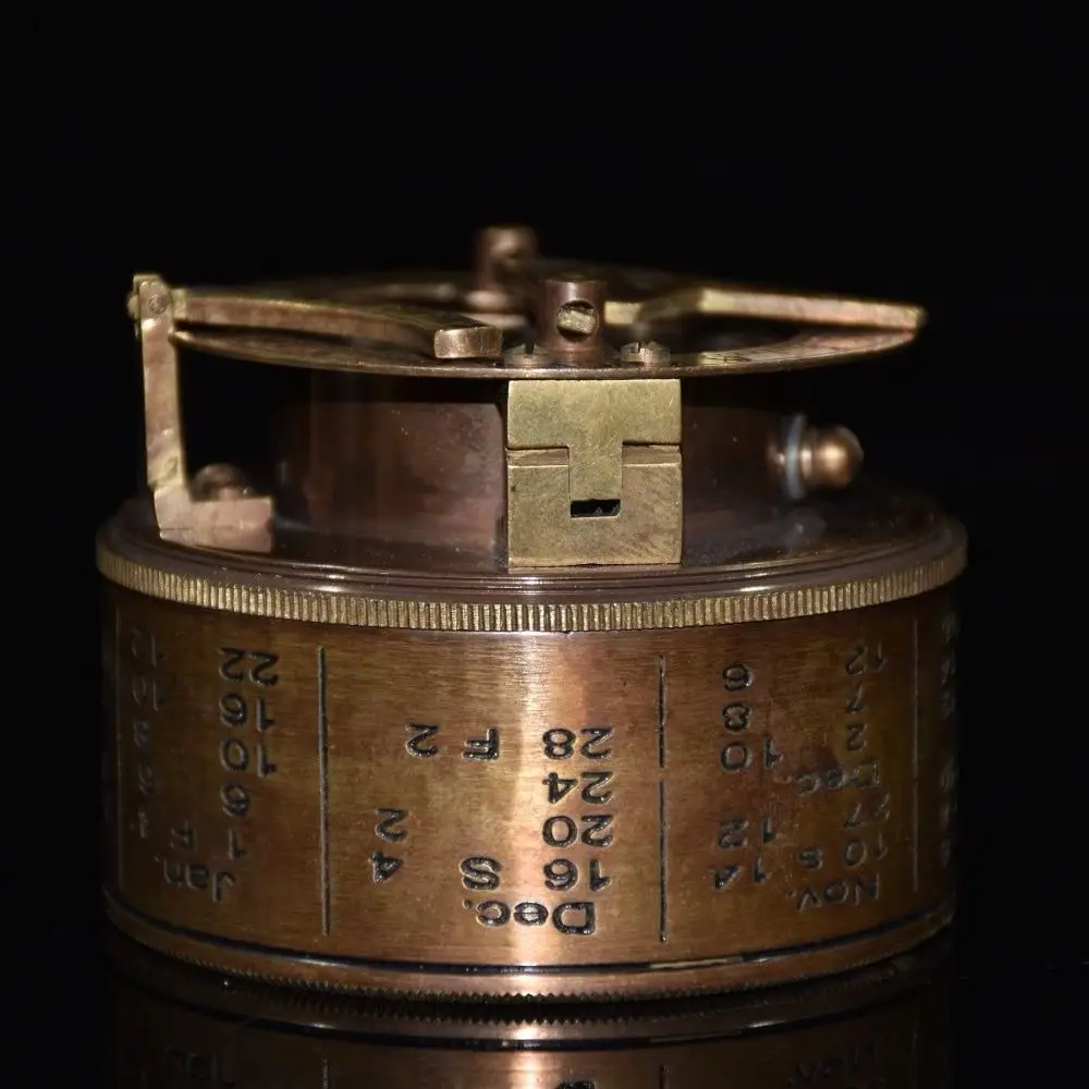 Nepalese Pure Copper Compass, L 7.5 cm, W 7.5 cm, H 5.5 cm, Weight approx 249 g