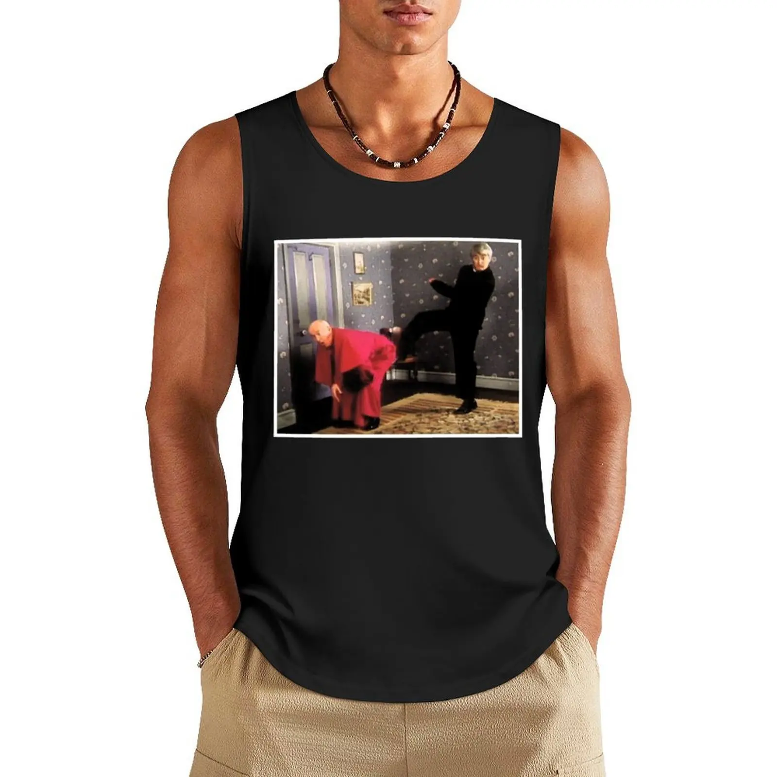 

Father Ted - Framed Picture of Bishop Brennan Being Kicked up the Arse Tank Top Мужские топы спортивная рубашка мужская Мужская футболка