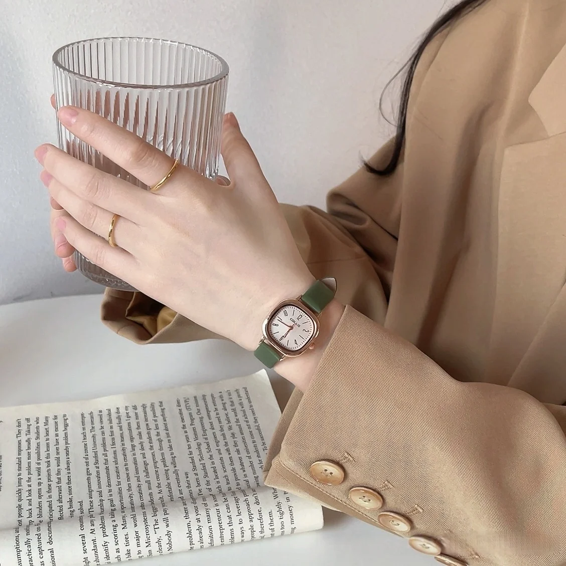 

Retro British Style Niche Light Luxury Quartz watch women Watch Clock Korean version Exquisite and Simple Women's Watch Gifts