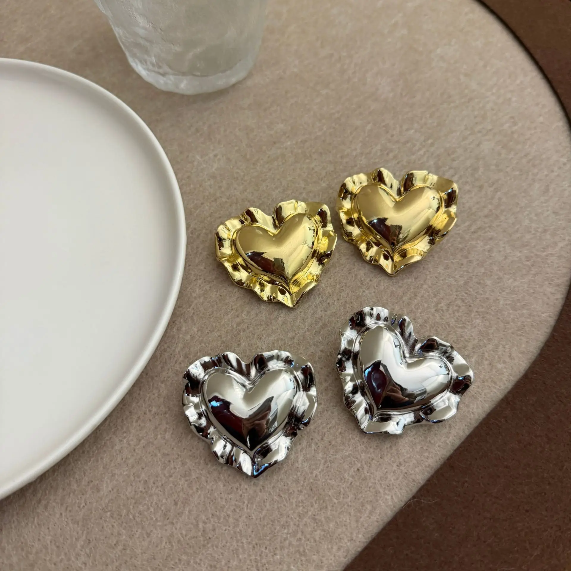 Vintage Large Metal Heart-shaped Earrings for Women European And American Personality Exaggerated Party Jewelry Accessories