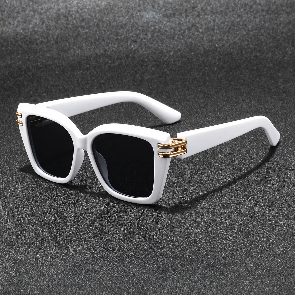 Women's sunglasses Retro Square Frame with Silver Plastic Chain Plastic Full-Rim Decorative Sunglasses Unisex Daily Wear Party M