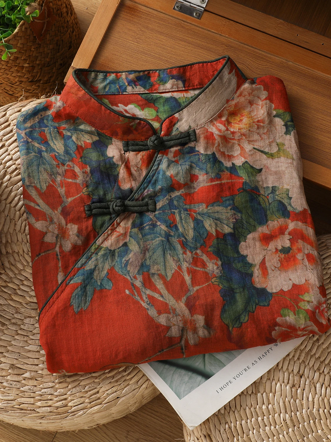 新しい中国風の女性のノースリーブシャツ薄い綿麻夏プリント襟スタンドアップボタンアップトップファッショナブルなルーズフィット