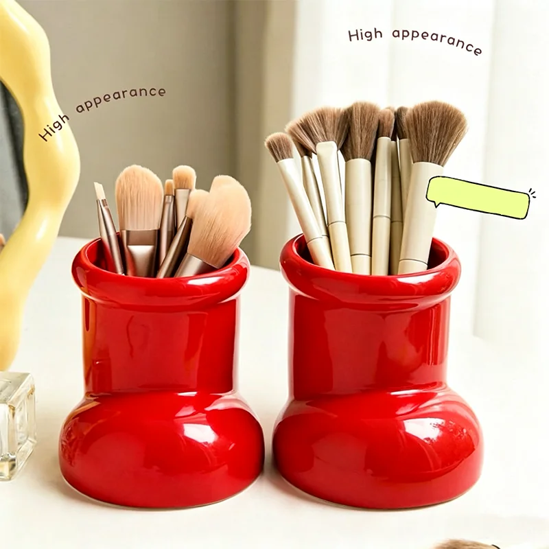 Office Supply Office Stationery Items - Настольный органайзер в виде красных ботинок