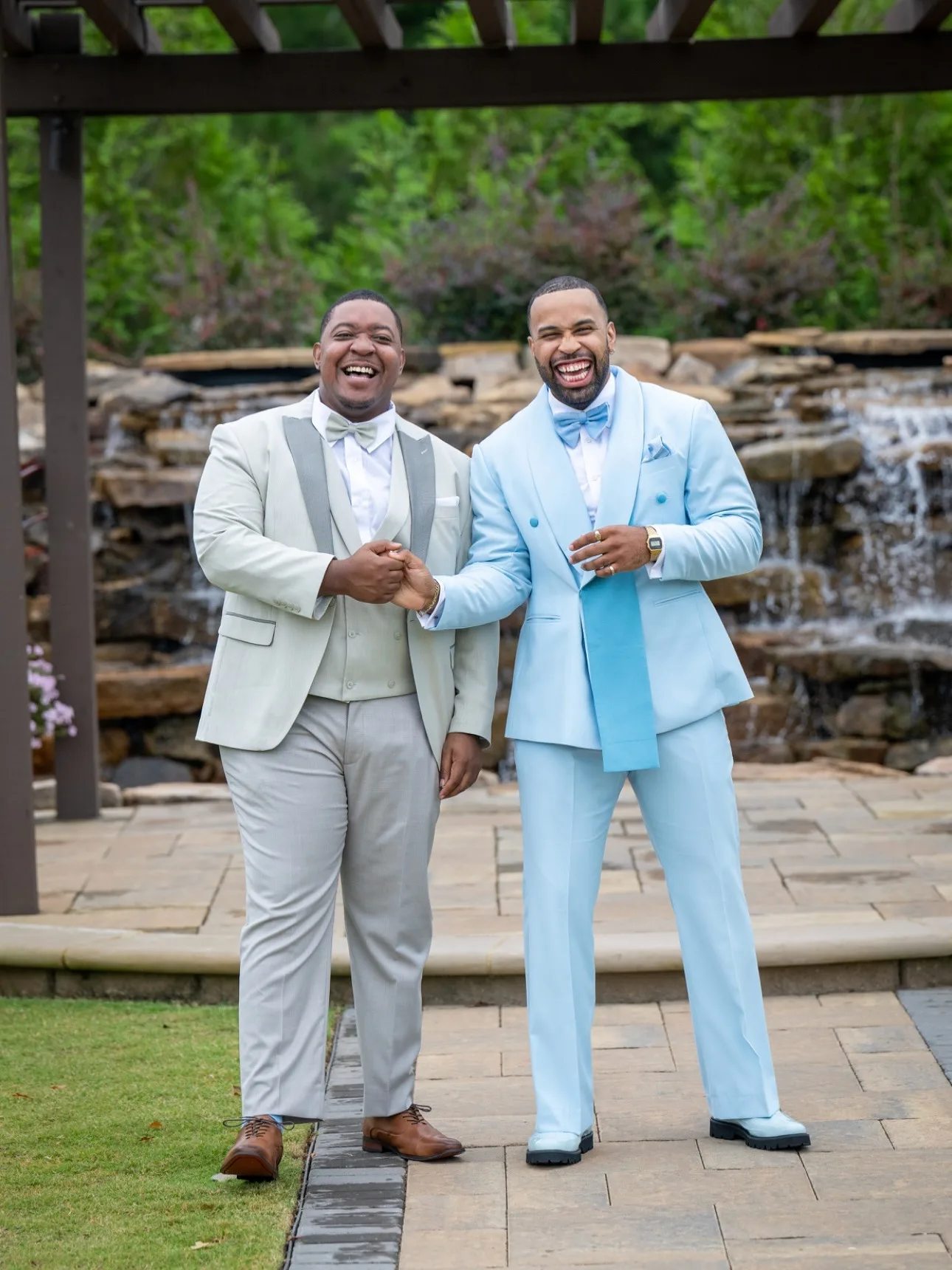 ชุดสูทผู้ชาย 2 ชิ้น เสื้อสูทและกางเกง กระดุมเดี่ยว ผ้าซาตินเนื้อบาง ปกคู่ ทรงเข้ารูป สำหรับงานธุรกิจ งานแต่งงาน ชุดเจ้าบ่าว