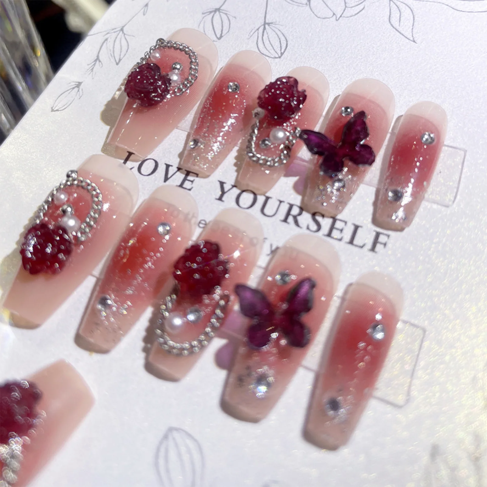 24 Uds Y2K estilo gradiente Color rojo uñas postizas con decoraciones de mariposa 3D prensa en uñas para mujeres manicura DIY salón en casa